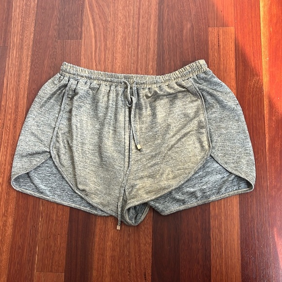 FINDERS KEEPERS gold drawstring shorts size small - Picture 1 of 3